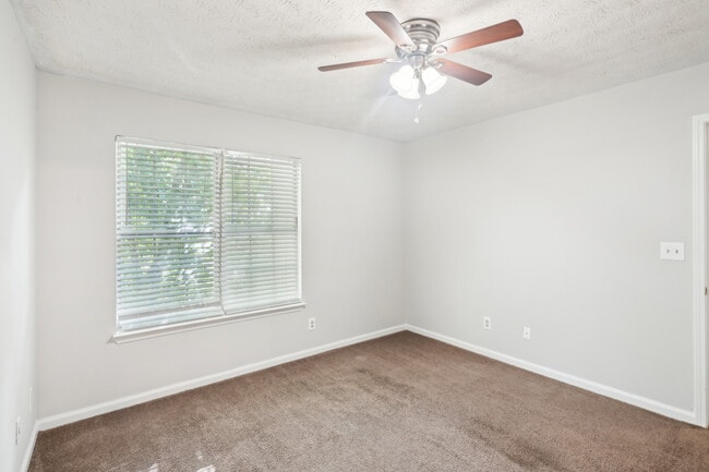 Building Photo - 1066 Rock Creek Ln