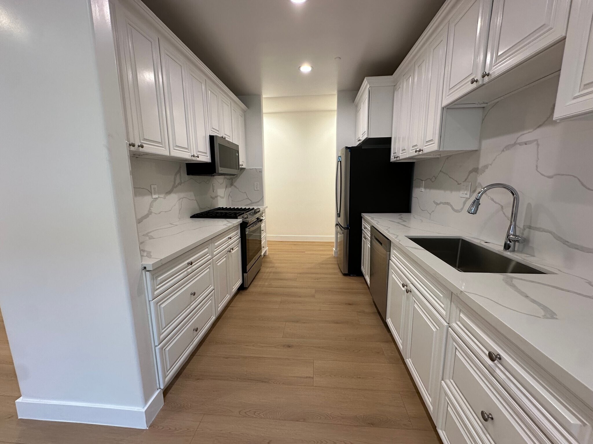 Building Photo - 1109 La Peer Dr