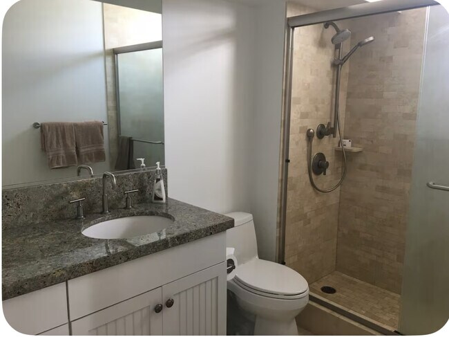 Bathroom 2 - 2500 Kalakaua Ave