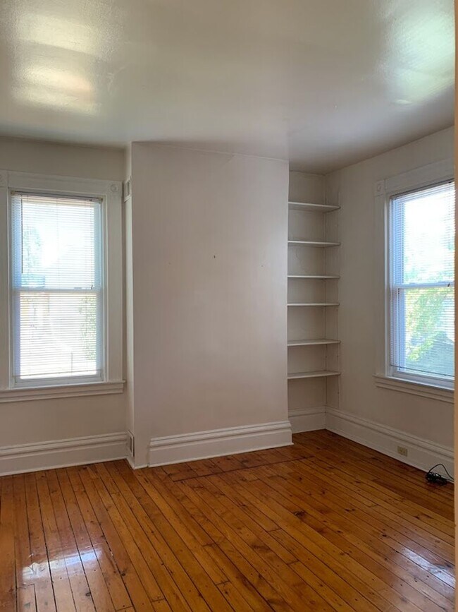 Building Photo - 5431 Howe St