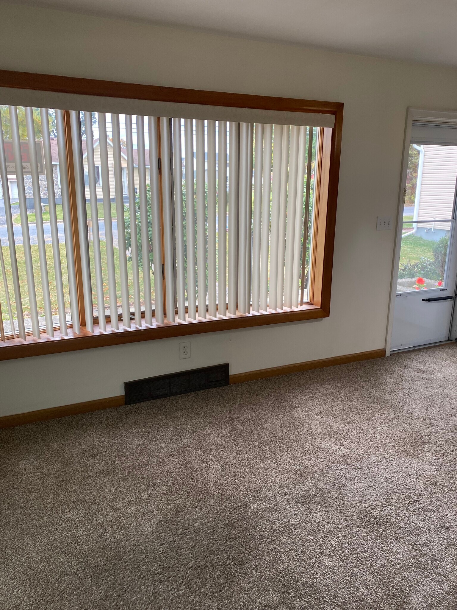 Building Photo - 41 E 2nd St