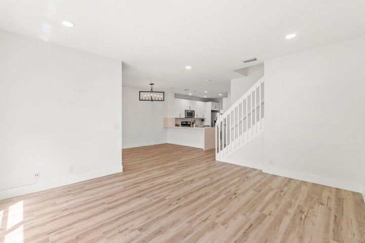 Building Photo - 6427 Park Lake Cir