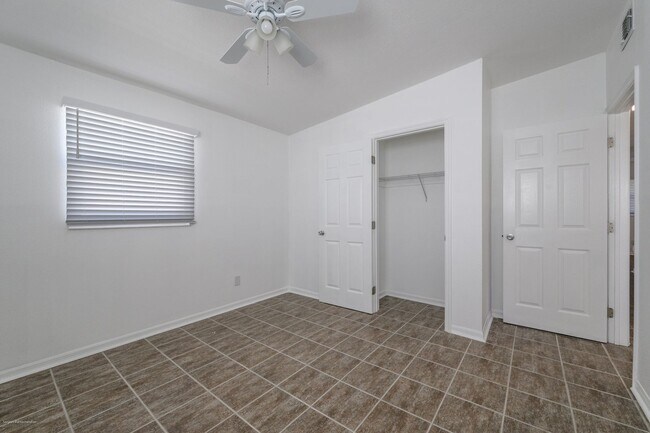 Building Photo - CLOSE TO HISTORIC DISTRICT AND PARKS