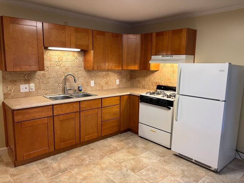 Kitchen - 7221 Sterrettania Rd
