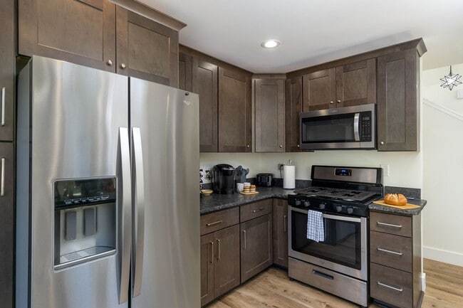 Building Photo - Candler Rental!