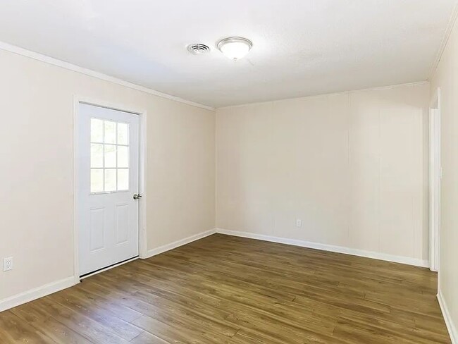 Building Photo - 255 Oak Lake Dr