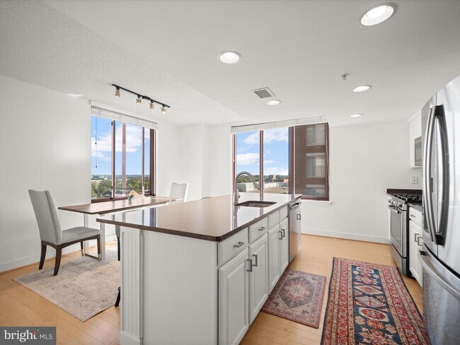 Building Photo - 1205 N Garfield St