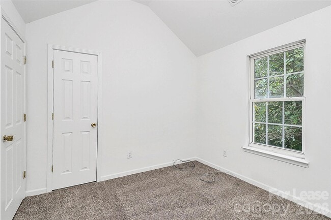 Building Photo - 1215 McAllister Dr