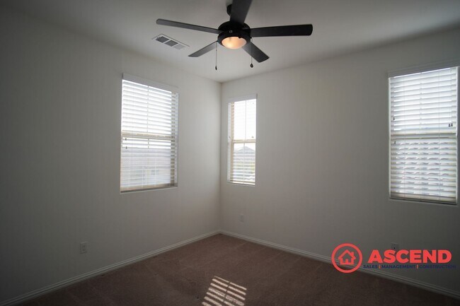 Building Photo - Beautiful 4-Bedroom Located In Highgate Co...