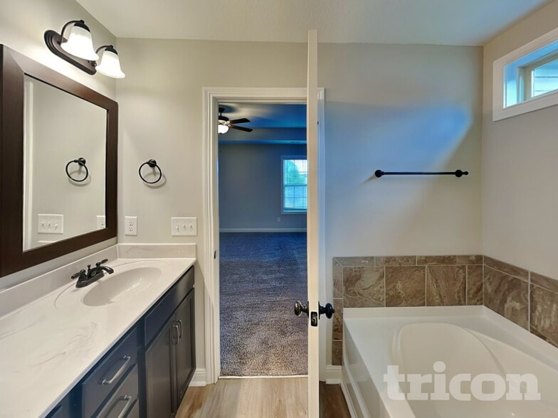 Building Photo - 727 Cavalier Dr