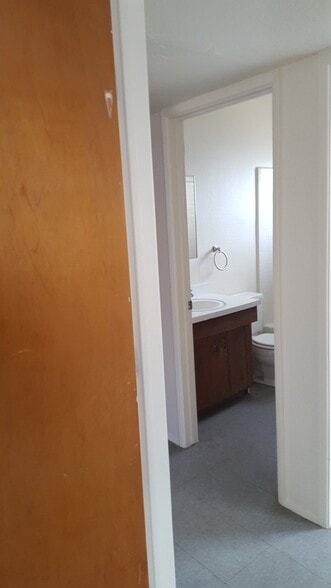 Building Photo - 2107 N Edison Terrace