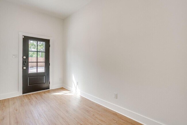 Building Photo - 2335 Benbrook Blvd