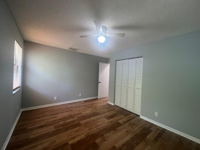 Building Photo - 5184 Jog Ln