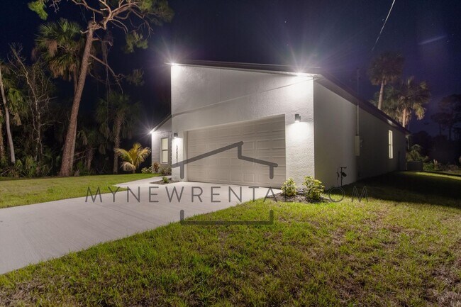 Building Photo - Deposit-Free! Modern, energy efficient hom...