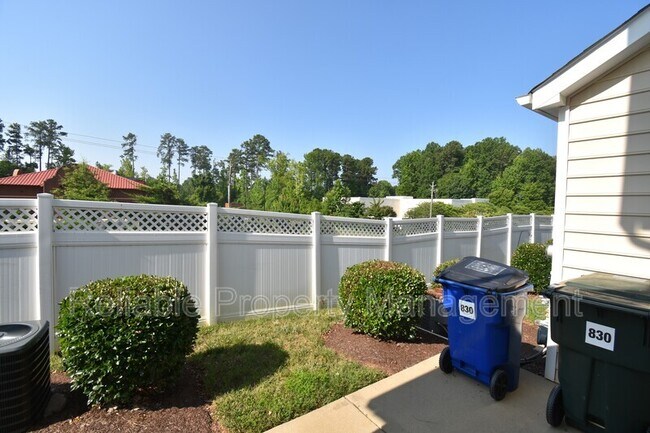 Building Photo - 830 Cupola Dr