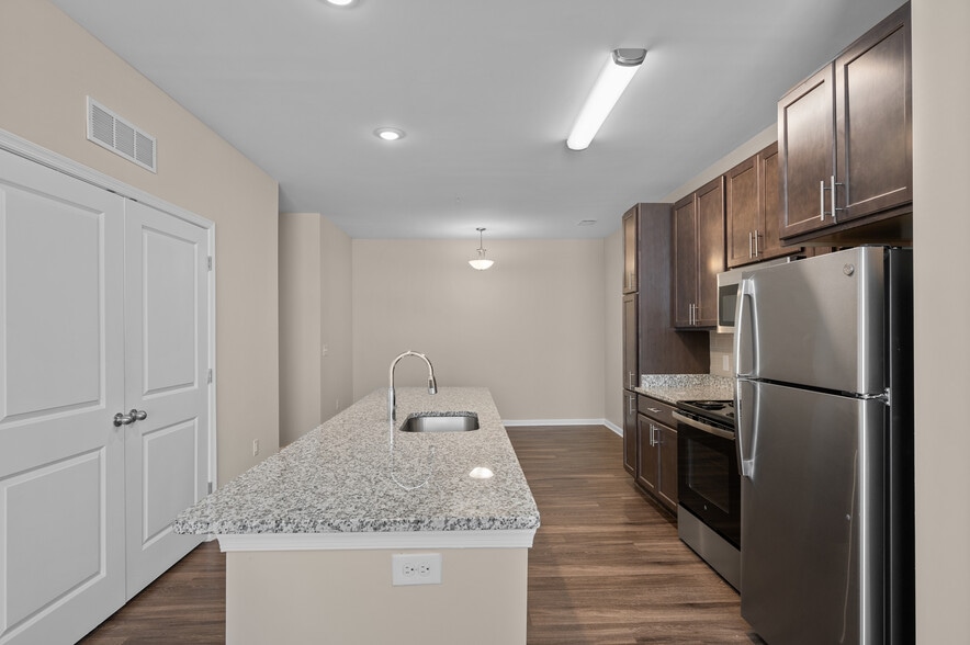 Building Photo - The Arbors at Williamsburg