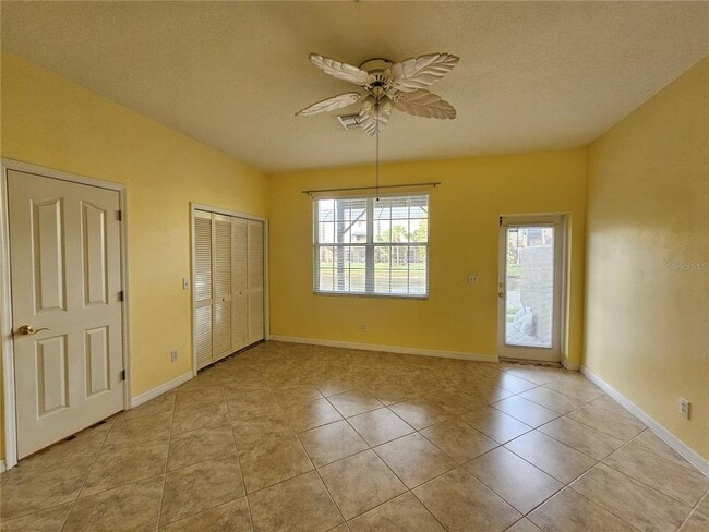 Building Photo - 2927 Pointeview Dr