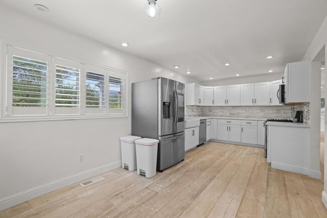 Building Photo - 789 Cañada Rd