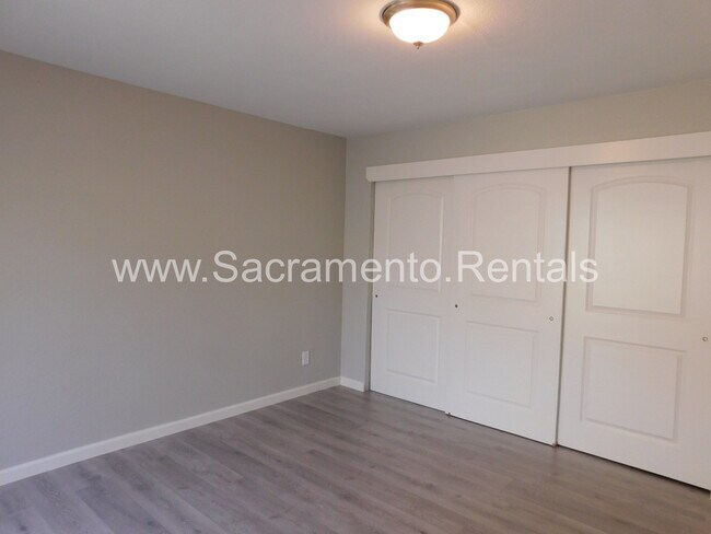 Building Photo - Updated 2bd/1ba Rocklin Halfplex with Garage