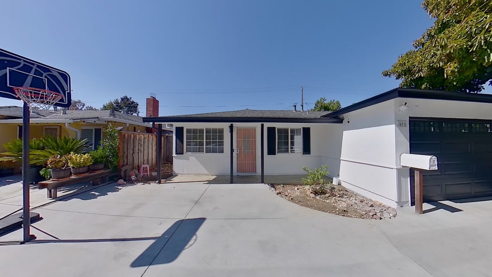 Front View and Entrance - 471 Serenade Way