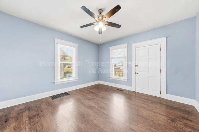 Building Photo - 704 W Johnson St