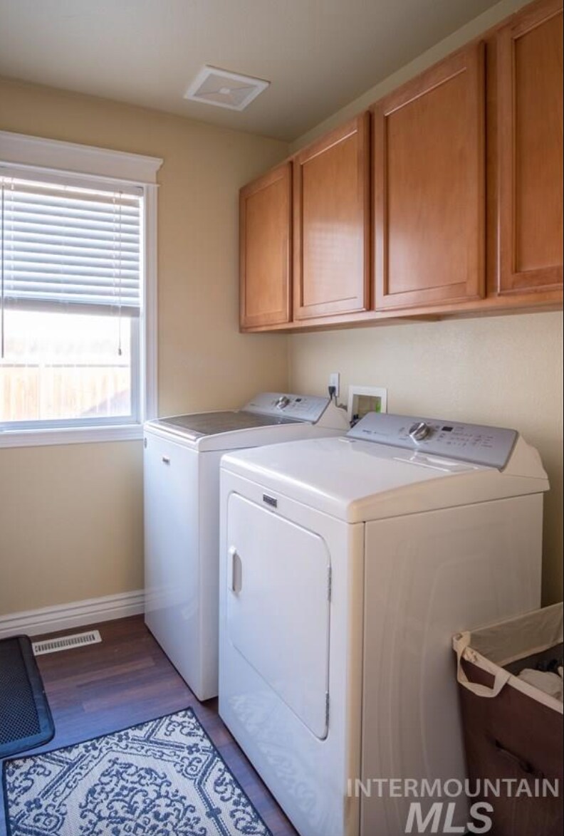 Building Photo - 218 S Parkinson Pl