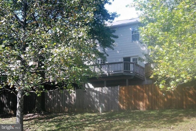 Building Photo - 5619 Glenwood Mews Dr