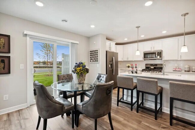 Building Photo - Awesome lennar new construction 3 bed townhouse