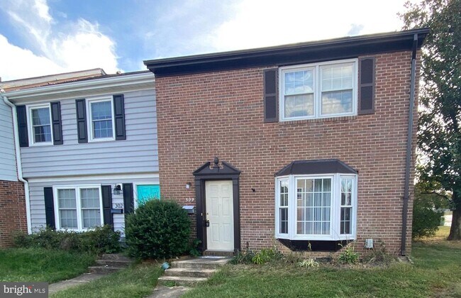 Building Photo - 300 Garfield Ct