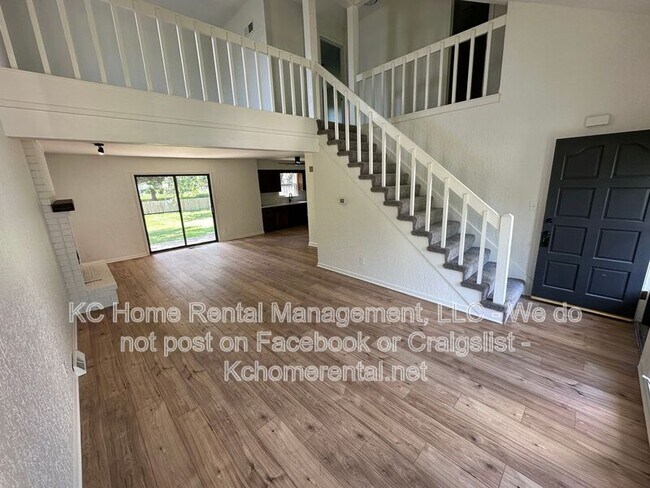 Building Photo - 3870 SW Harbor Dr