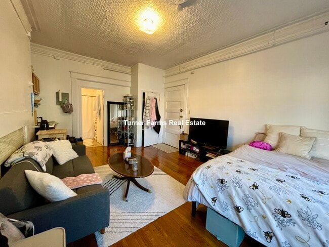 Building Photo - 1067 Beacon St