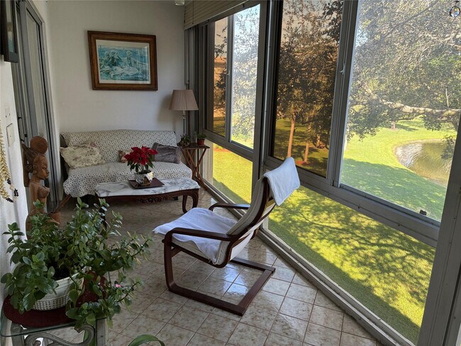 Building Photo - 2304 Lucaya Ln