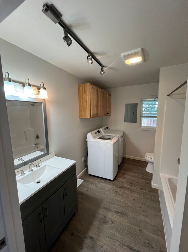 Building Photo - 3-bedroom, 2.5-bathroom HOME FOR RENT!