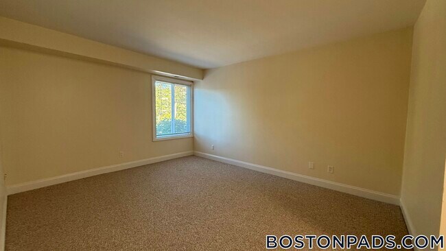 Building Photo - 12 Westgate Dr