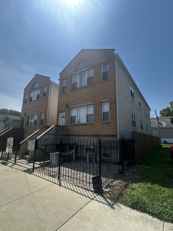 Building Photo - 4936 S Loomis Blvd