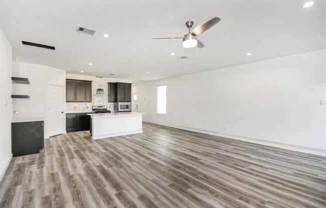 Building Photo - 2924 Crown Gate Dr
