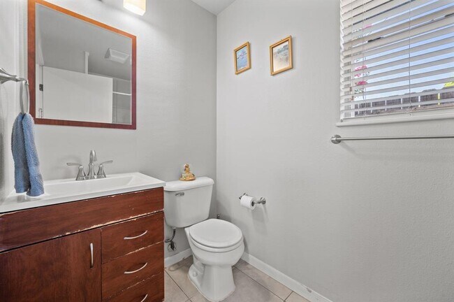 Building Photo - 2712 Thrushwood Dr