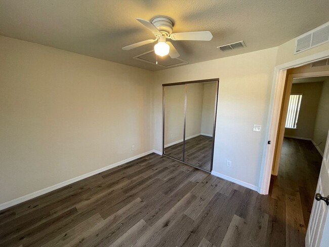 Building Photo - 2 Bedroom/2 Bathroom Apartment
