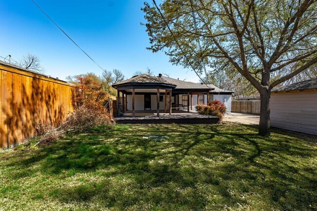 Building Photo - 515 Brookhurst Dr