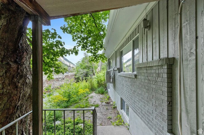 Building Photo - 208 Ogden Canyon Rd