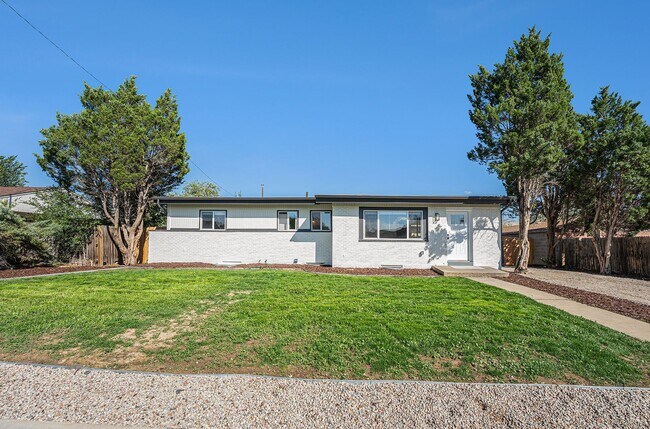 Building Photo - Spacious 6-Bed 3-Bath Home in Federal Heig...