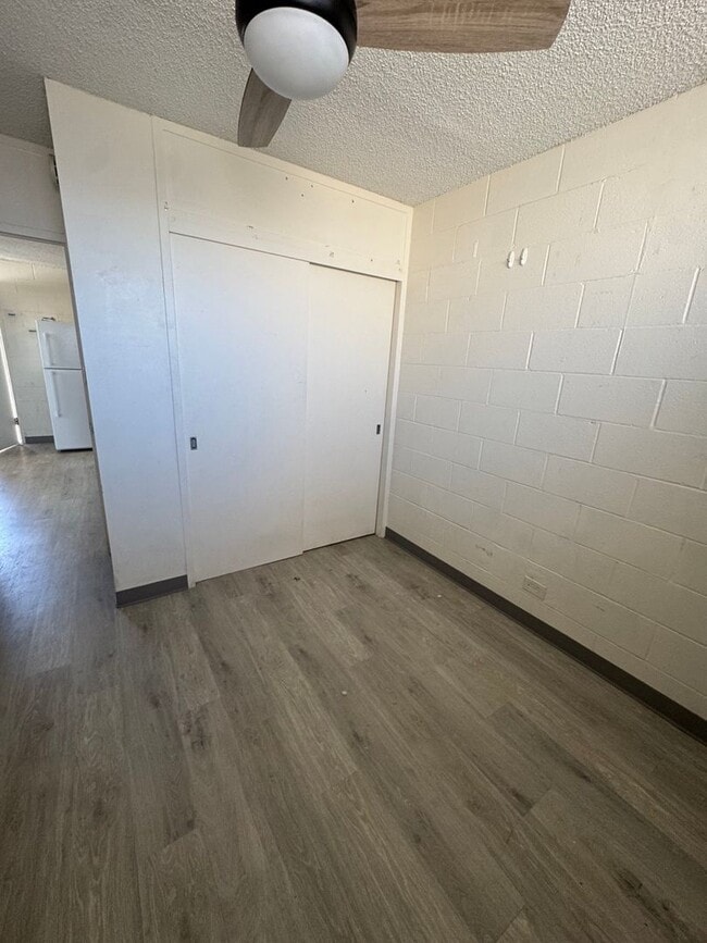 Building Photo - 2 Bed 1 Bath with 1 reserved parking in Moiliili