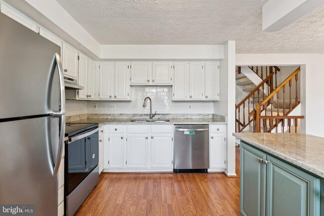 Building Photo - 7994 Tyson Oaks Cir