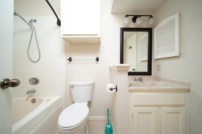 Building Photo - 2300 Old Spanish Trl