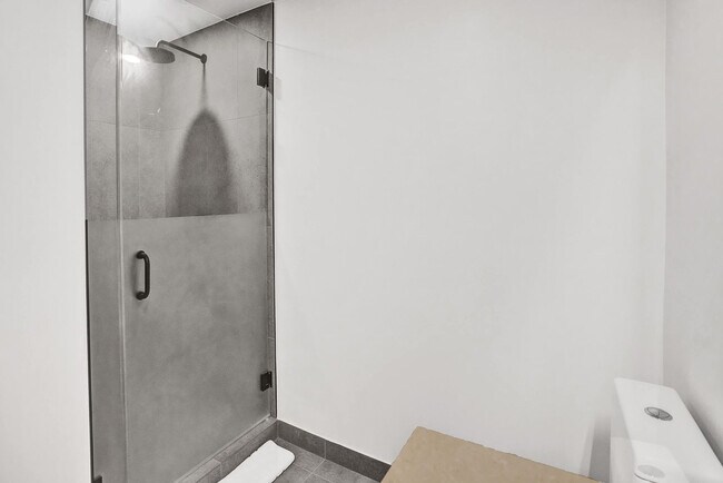 Building Photo - 121 NE 5th St