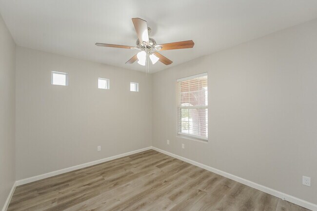 Building Photo - 444 Mystic Glen Loop