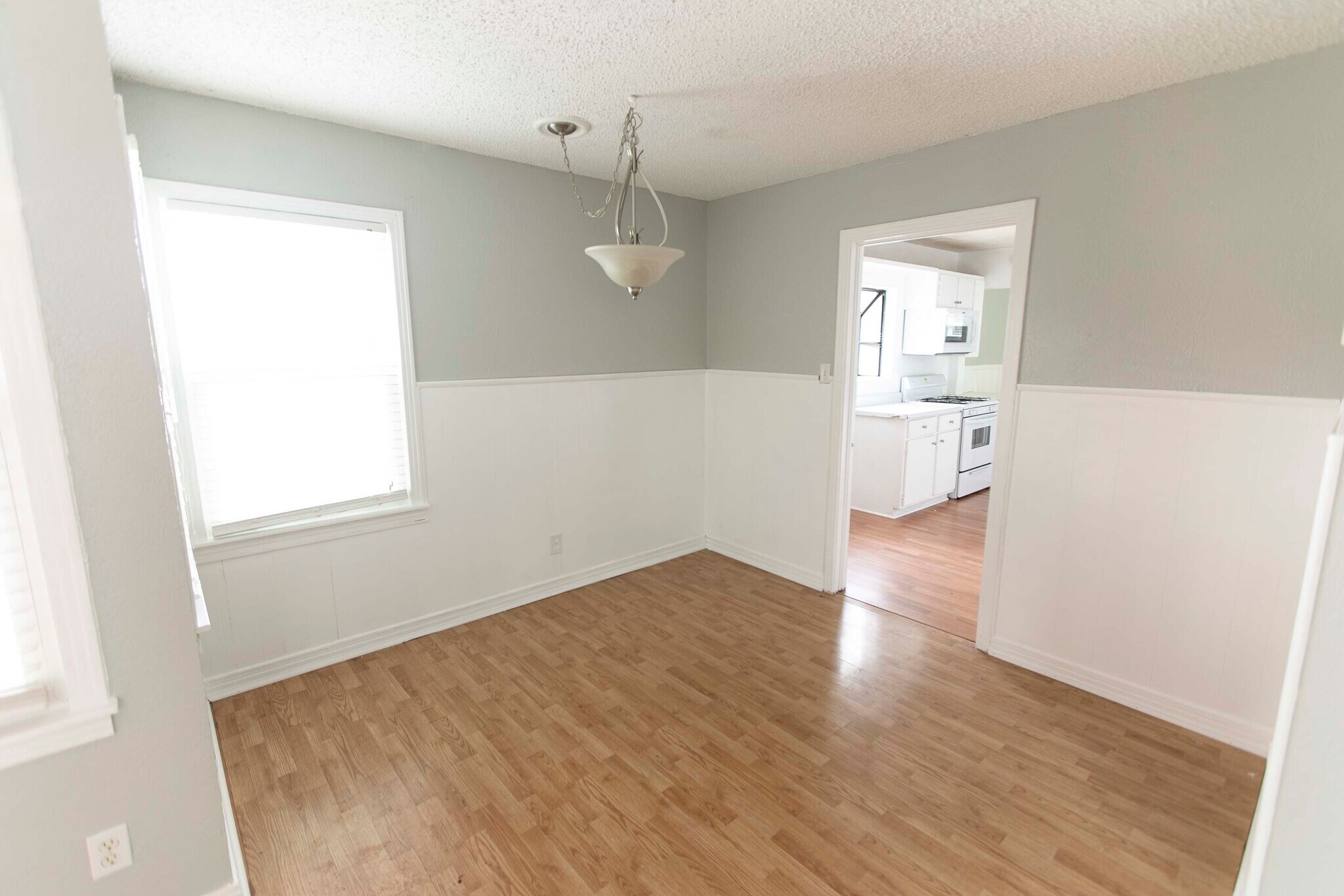 Dining area 1 - 7459 Mohawk Ave
