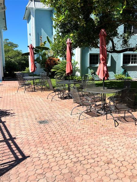 Building Photo - 3004 NE 5th Terrace