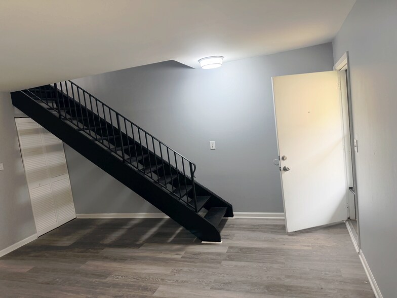 Building Photo - 6203 Kit Carson Dr