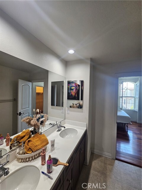 Building Photo - 667 S Melrose St